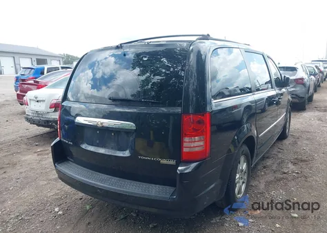 2010 Chrysler Town & Country Touring z USA, uszkodzony, nr VIN 2A4RR5D15AR305122